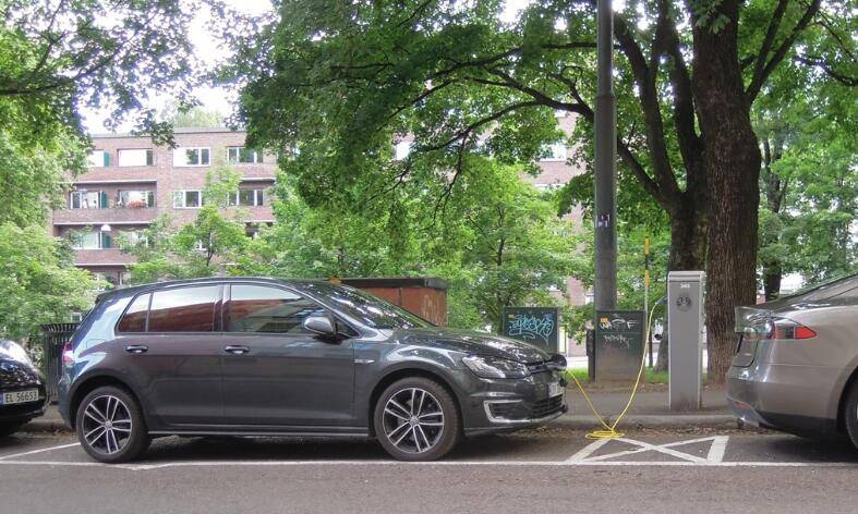 Porsche Taycan Anyone carry around the charge cable that came with the car? 1746458764325-7m