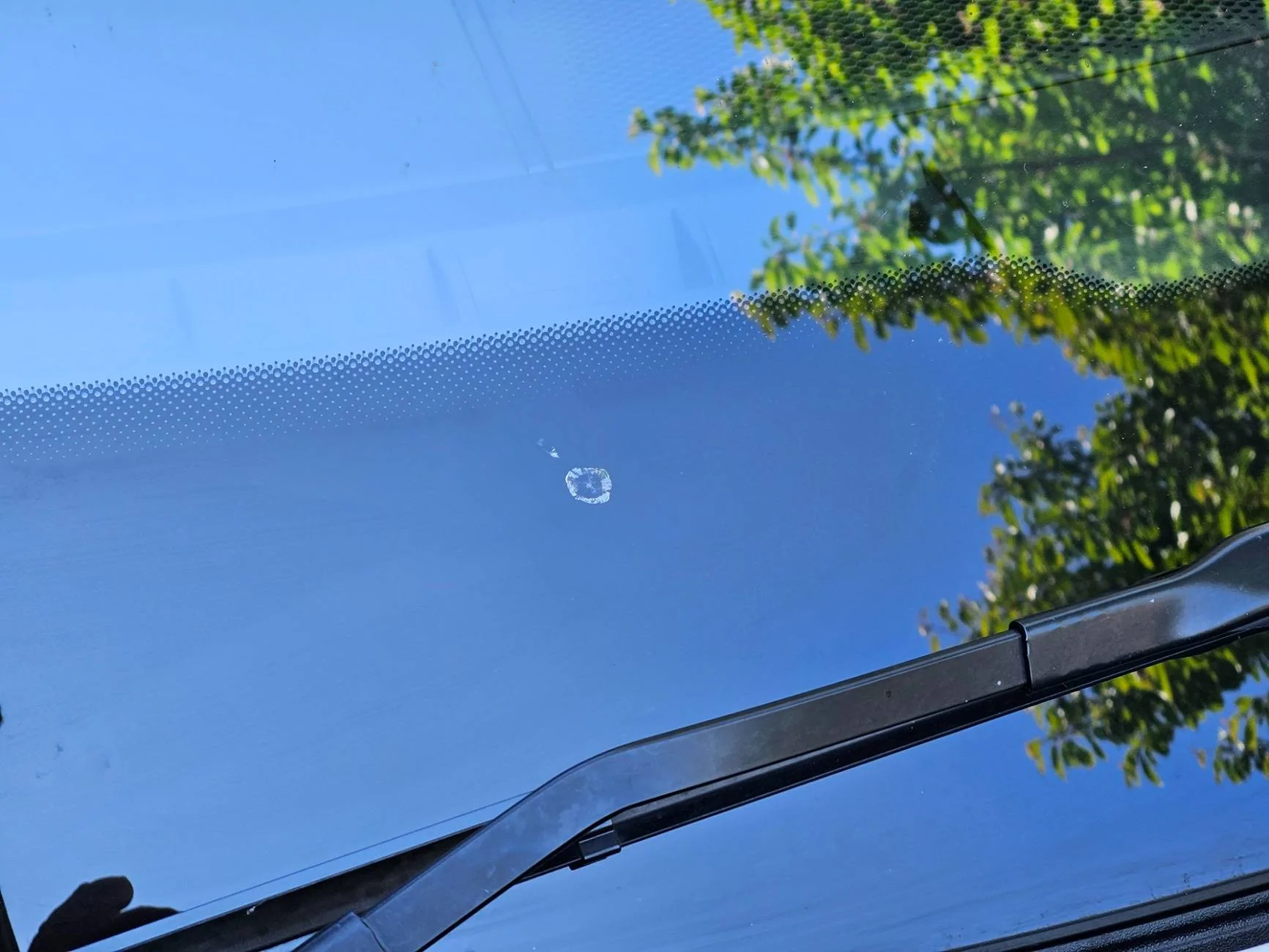 Porsche Taycan Taycan - VW6 Windscreen Damage 20250509_101414