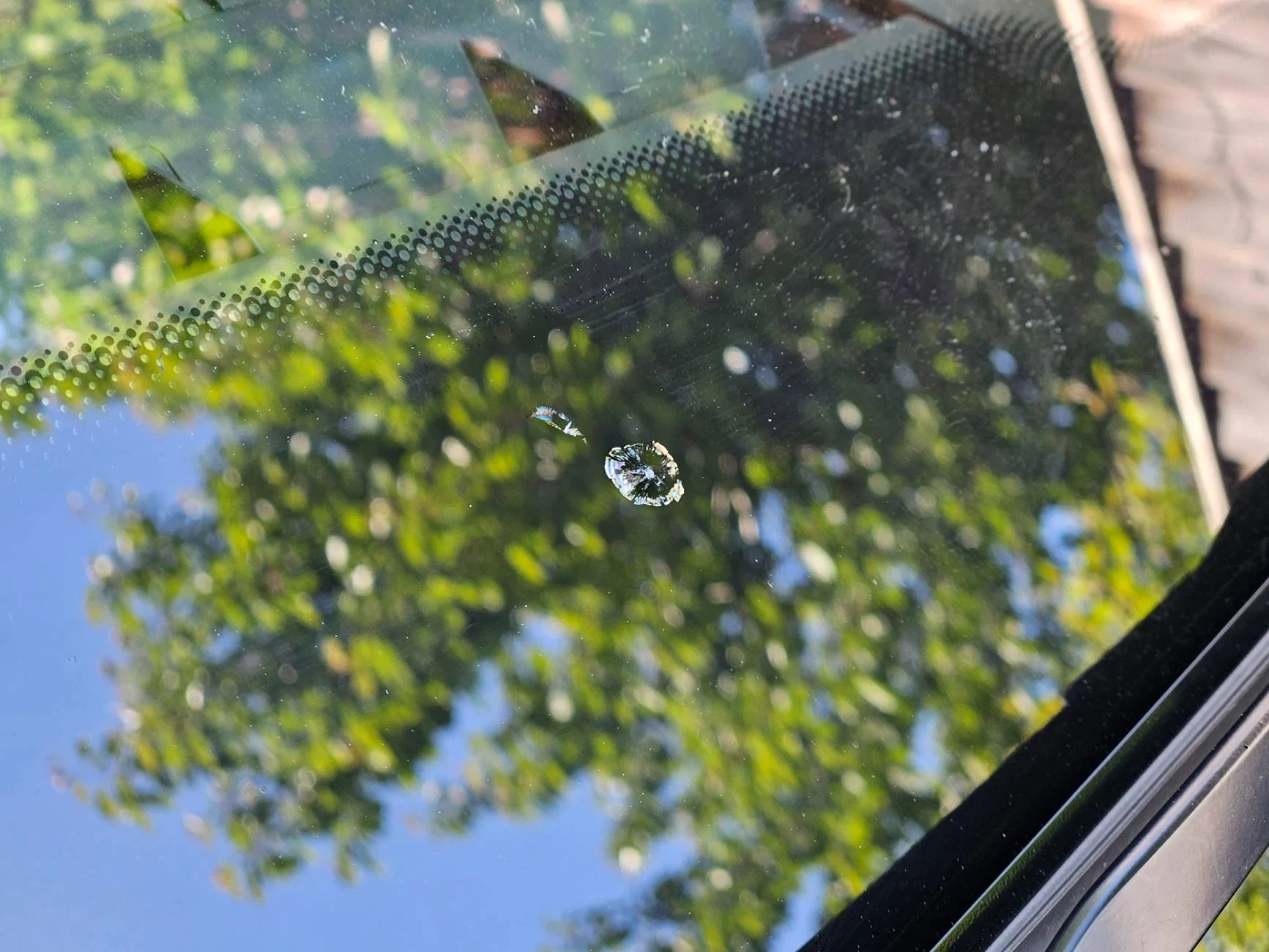 Porsche Taycan Taycan - VW6 Windscreen Damage 20250509_101454