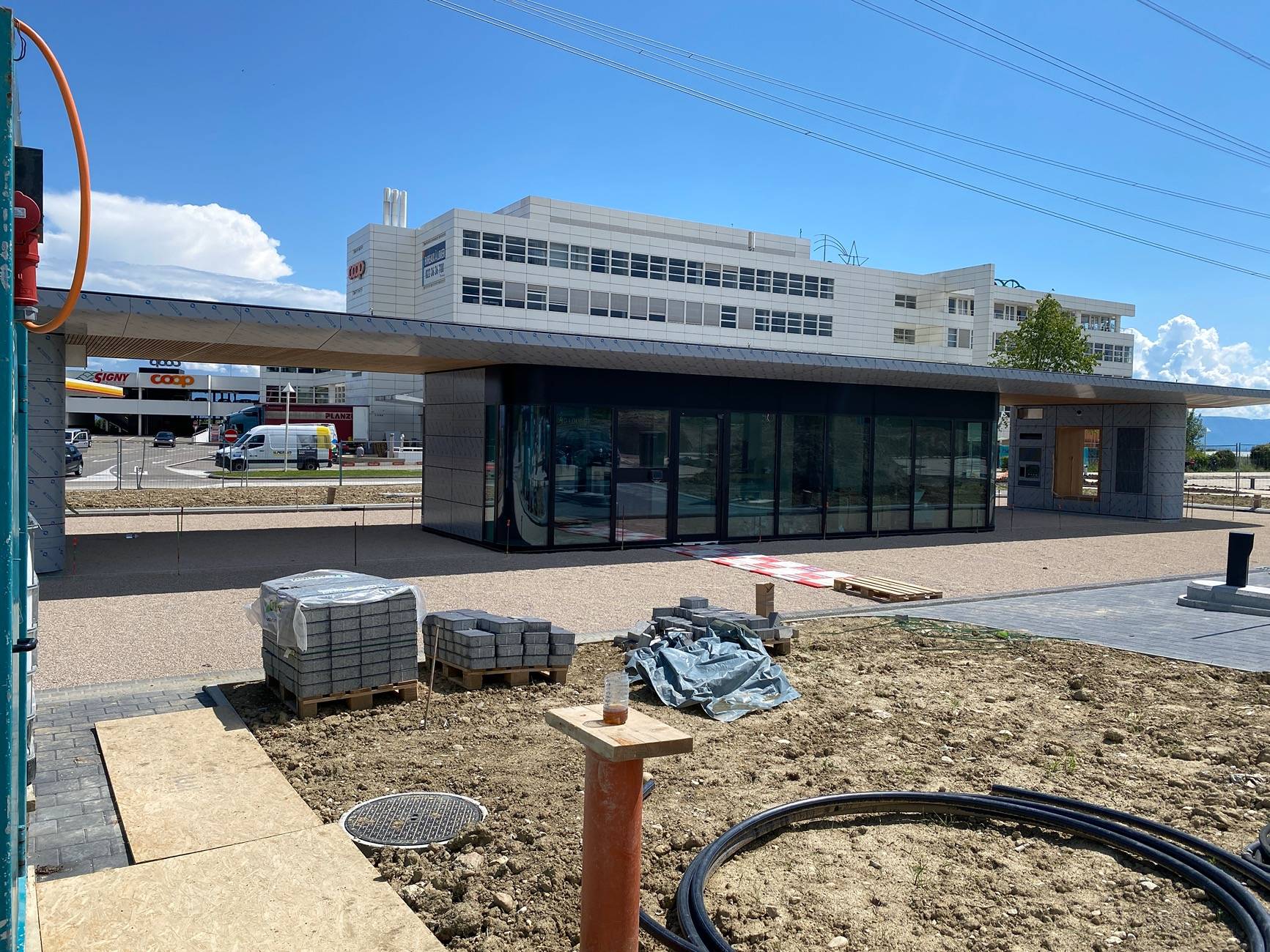 Porsche Taycan "Sixth Porsche Charging Lounge opens in Leonberg near Stuttgart" - Porsche News IMG_9386.JPG