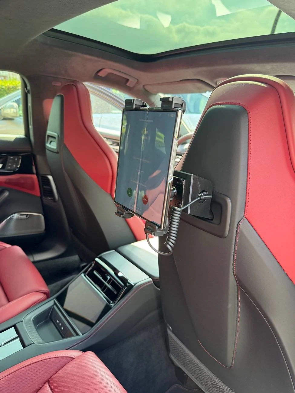 Porsche Taycan Porsche Rear Seat Entertainment (PRSE) Information IMG_7529