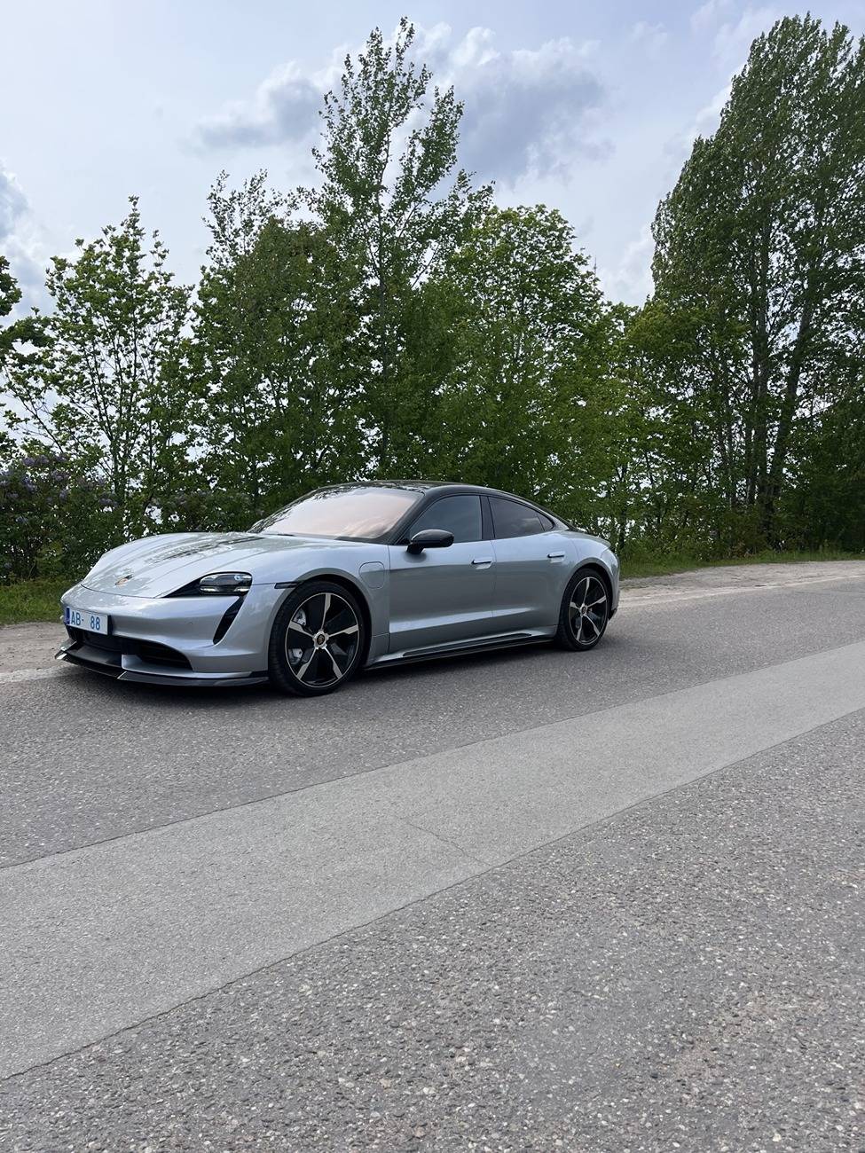 Porsche Taycan Members Say Hello Here! thumbnail_image3 (2)