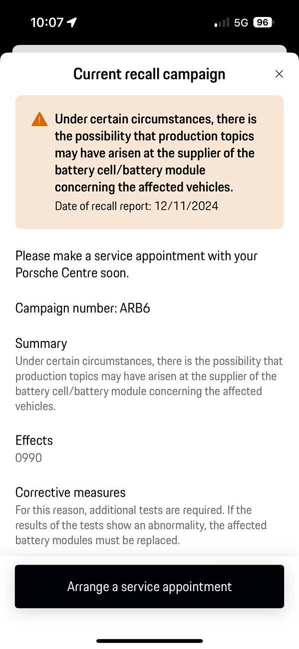 Porsche Taycan ARB6 orange warning triangle in MyPorsche App IMG_5399