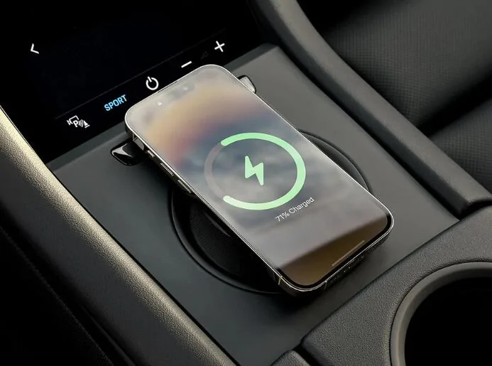 Porsche Taycan Phone holder solution near drivers display Screenshot 2025-06-01 at 08.13.36