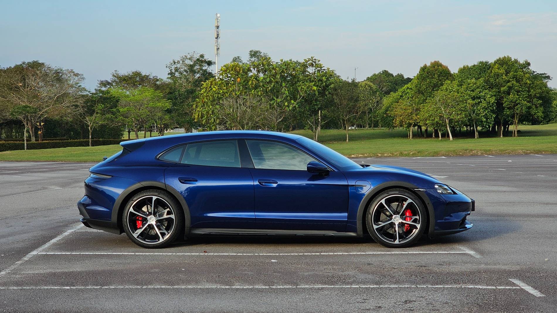 Porsche Taycan GENTIAN BLUE Taycan Club 20250602_180054