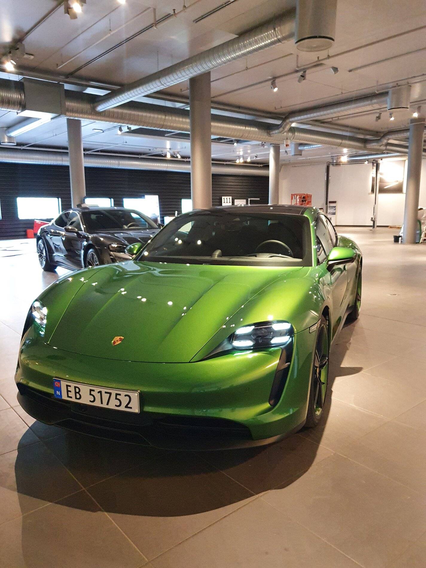 Porsche Taycan Help with colour choice? 1599858384019