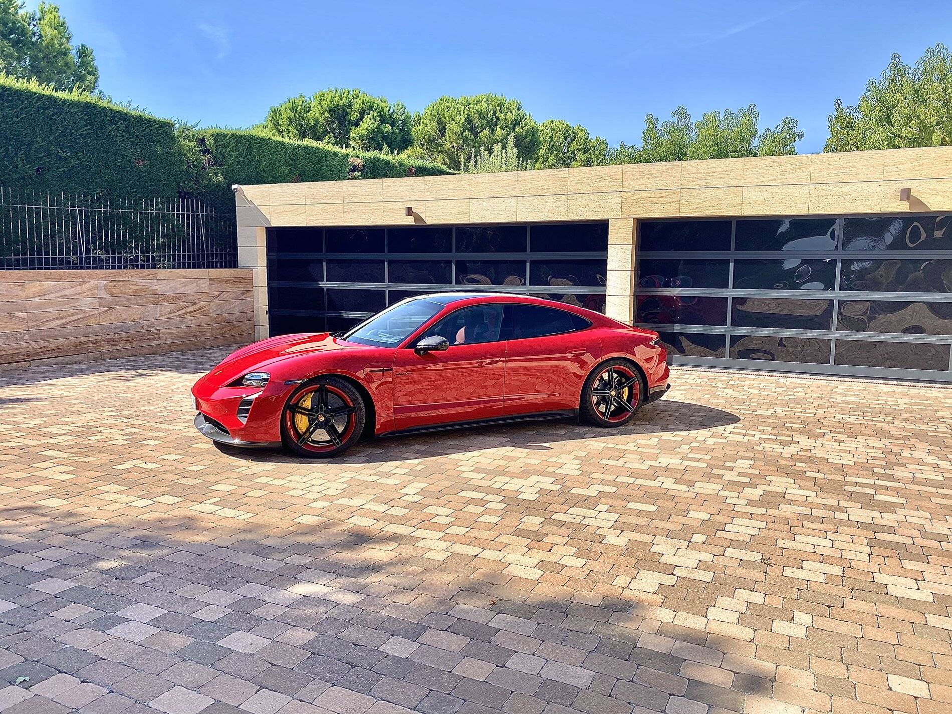 Porsche Taycan CARMINE RED Taycan Club 7288ED9E-A2EB-4512-887F-974CBB1B36AE