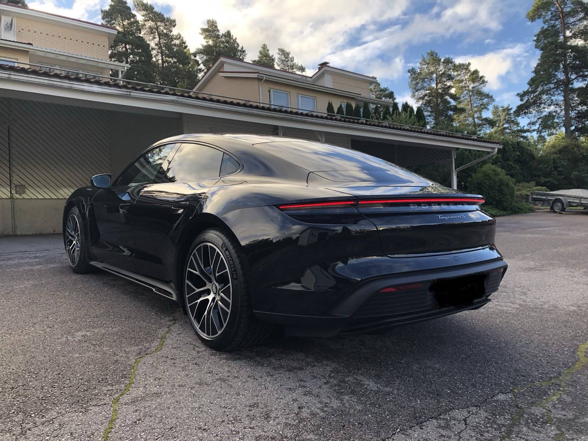 Porsche Taycan BLACK / JET BLACK Taycan Club 57FABCAA-4EAC-4983-8A96-81D4F2F3275E
