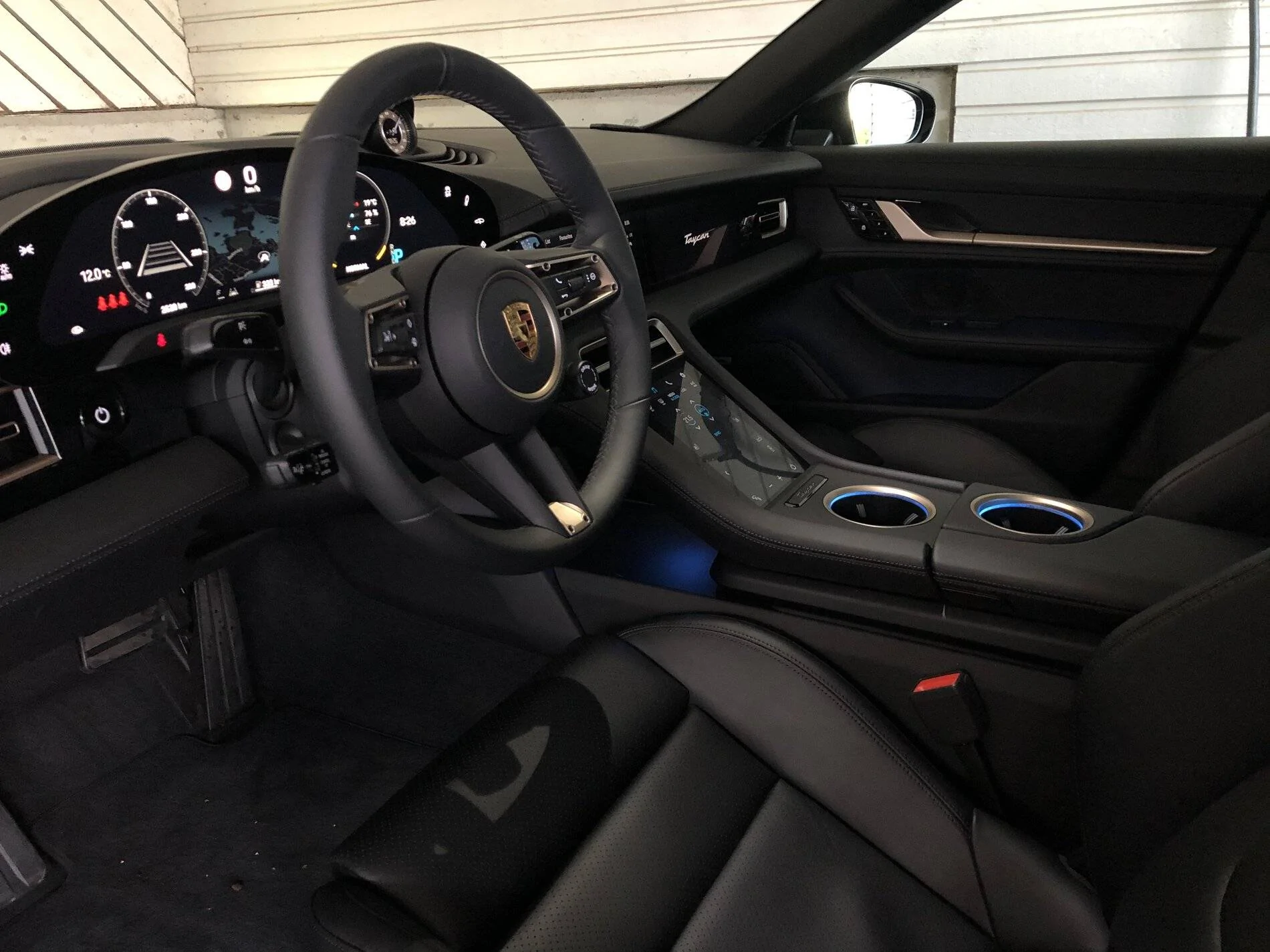 Porsche Taycan BLACK / JET BLACK Taycan Club 50C20BDB-066F-4256-B42B-951BE19526A4