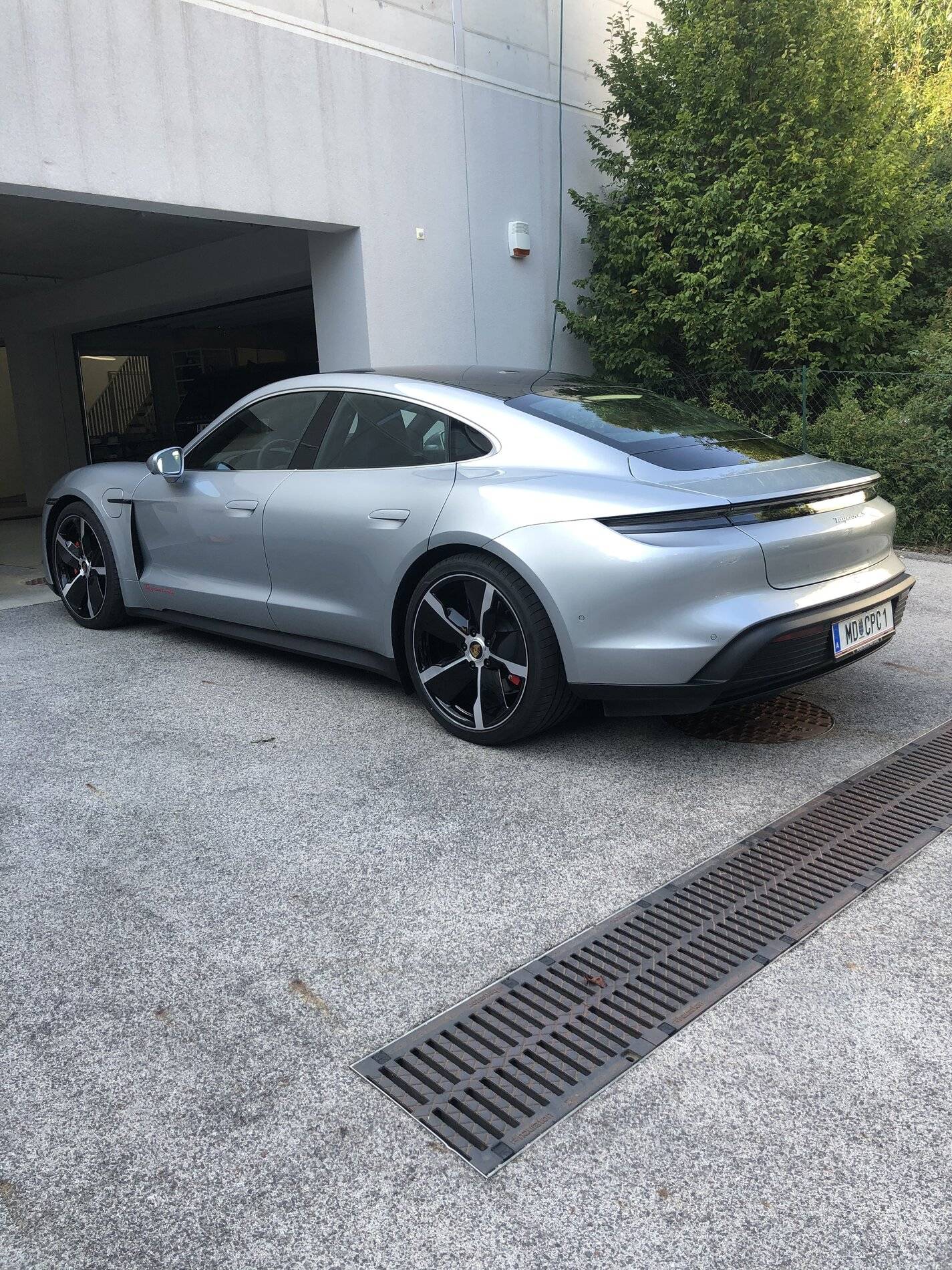 Porsche Taycan DOLOMITE SILVER Taycan Club D6094499-C84D-4E63-9F92-AC030C36612B
