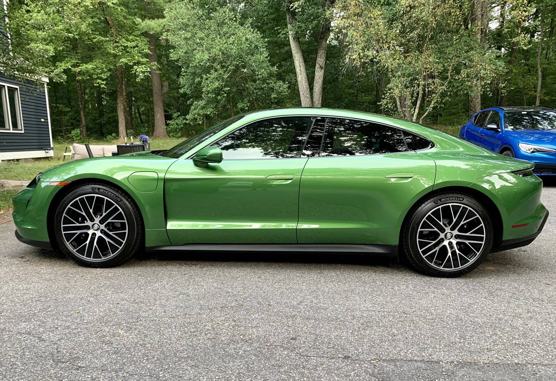 Porsche Taycan MAMBA GREEN Taycan Club 2A2419DD-FFC3-4673-A3D3-A64E6EF40009