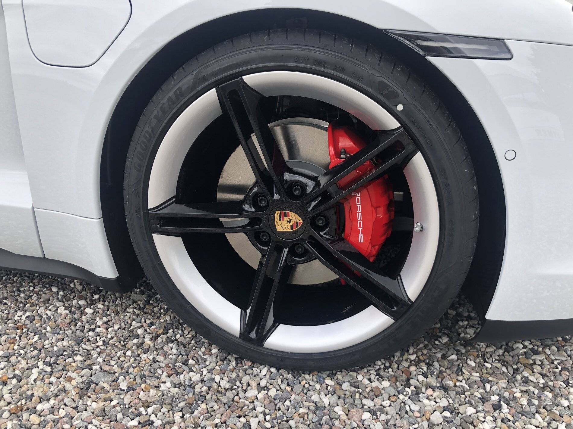 Porsche Taycan Mission-E wheels fit Taycan 4S with the standard brakes? ABDA588D-DFC7-4D86-A6FC-728E7BFE2ED1