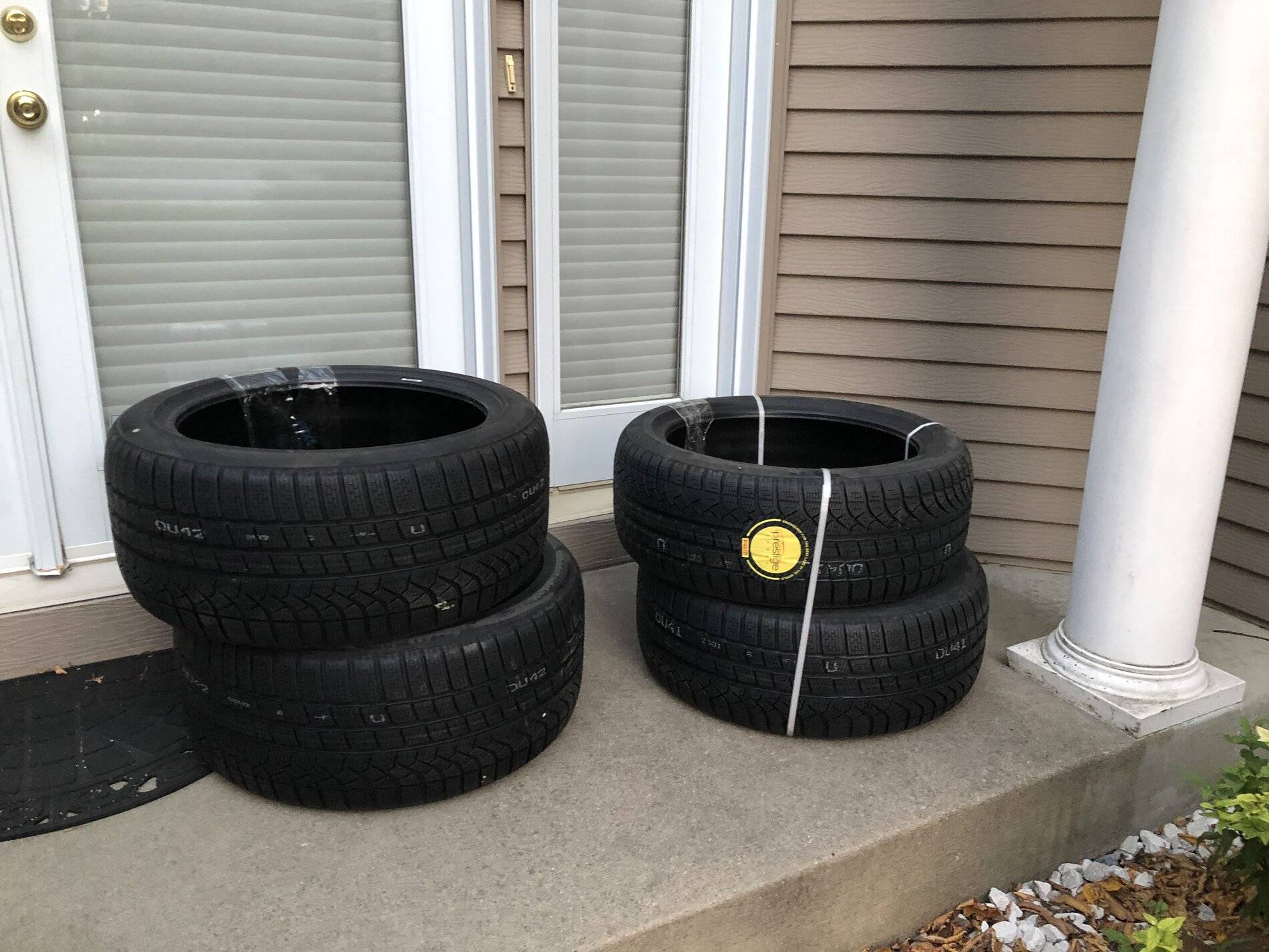 Porsche Taycan Does the winter wheel/tire set fit inside the car? IMG_3054