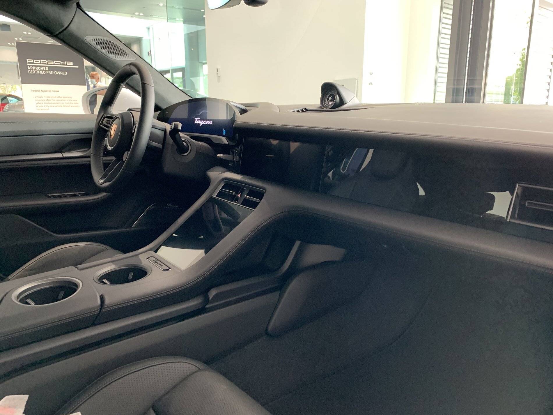 Porsche Taycan CARRARA WHITE Taycan Club AkQSF6wHQc+R1IIKfOZ7VQ