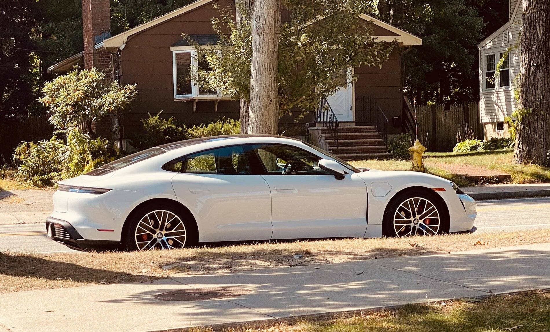 Porsche Taycan CARRARA WHITE Taycan Club 7171B2E3-4E46-4460-8CF3-D8452A0164EA