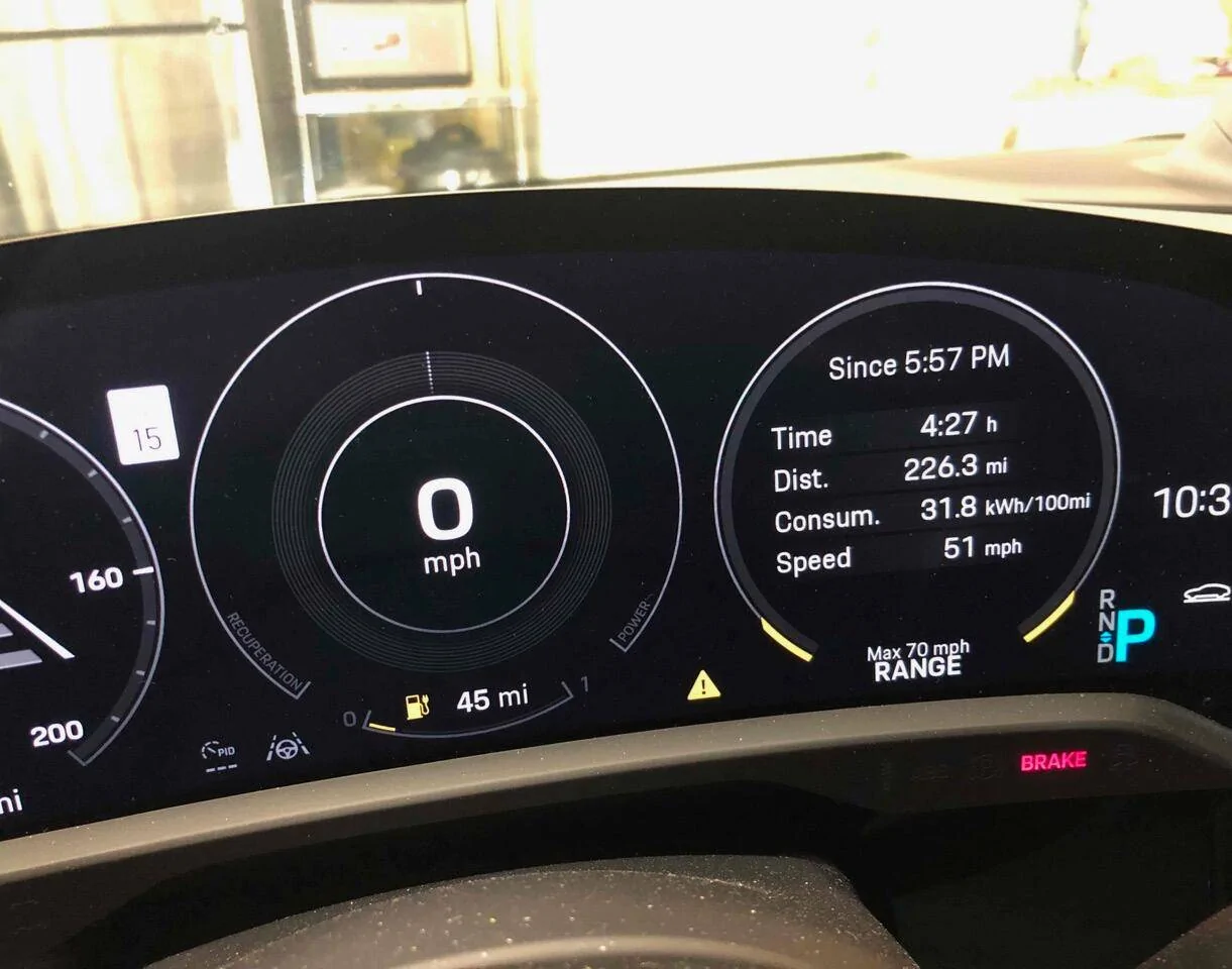 Porsche Taycan Car died over night… 1601229162177