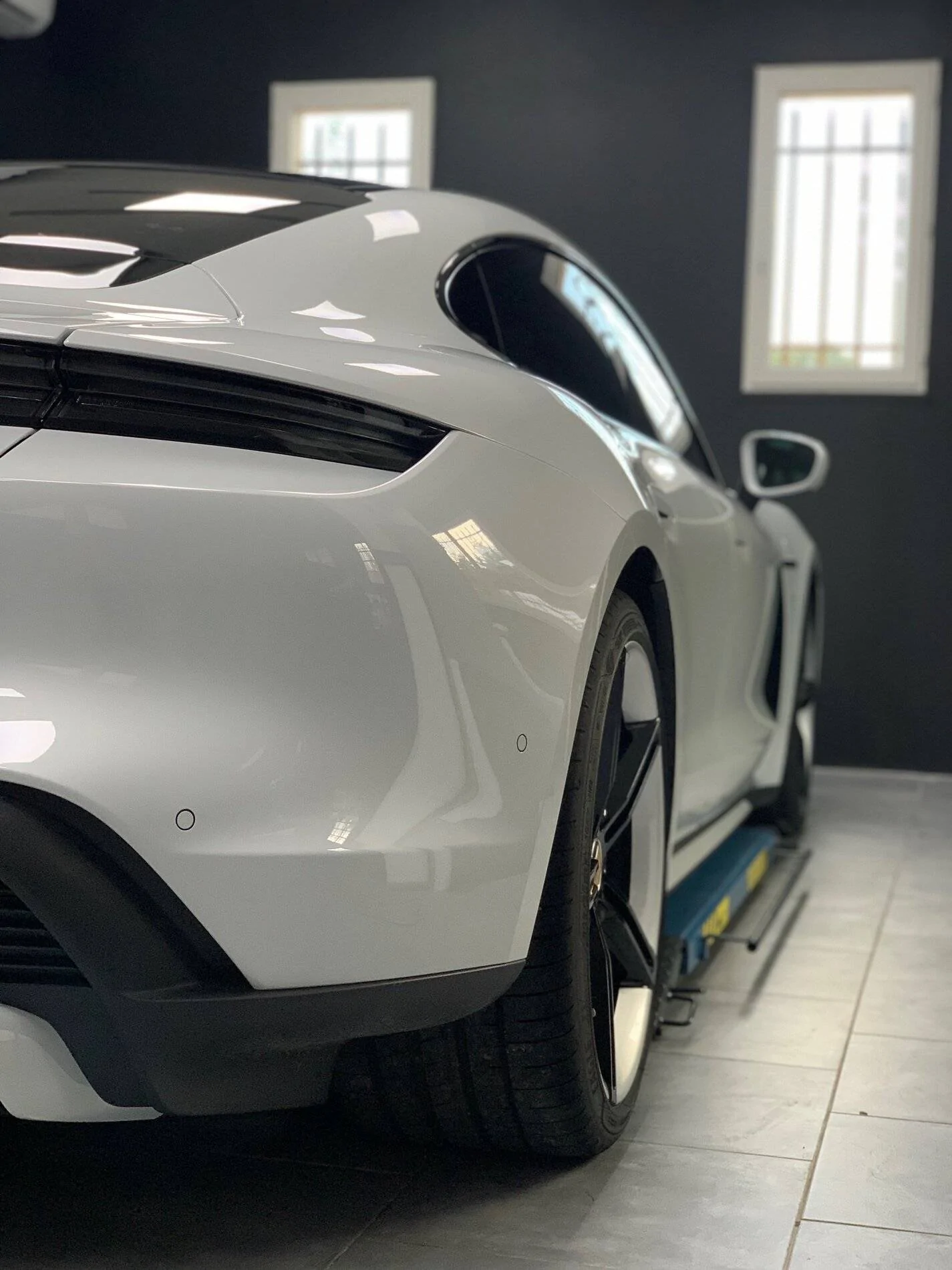 Porsche Taycan CARRARA WHITE Taycan Club 6DDA79D0-457C-48C8-AED1-FA592224B05C
