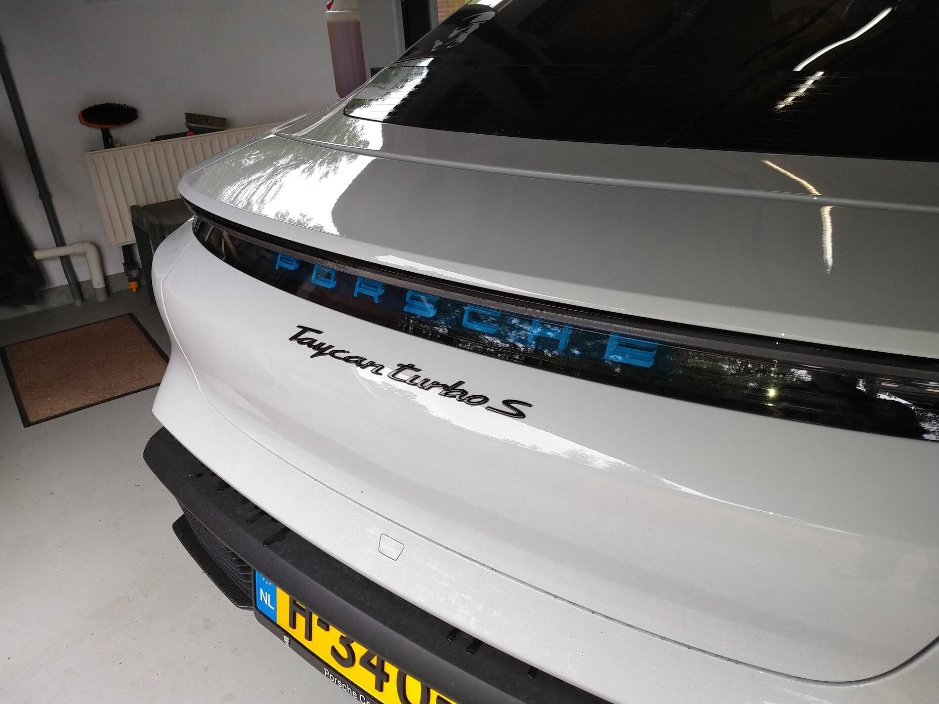 Porsche Taycan Question about "Porsche" logo in back of car IMG_20200908_125156489