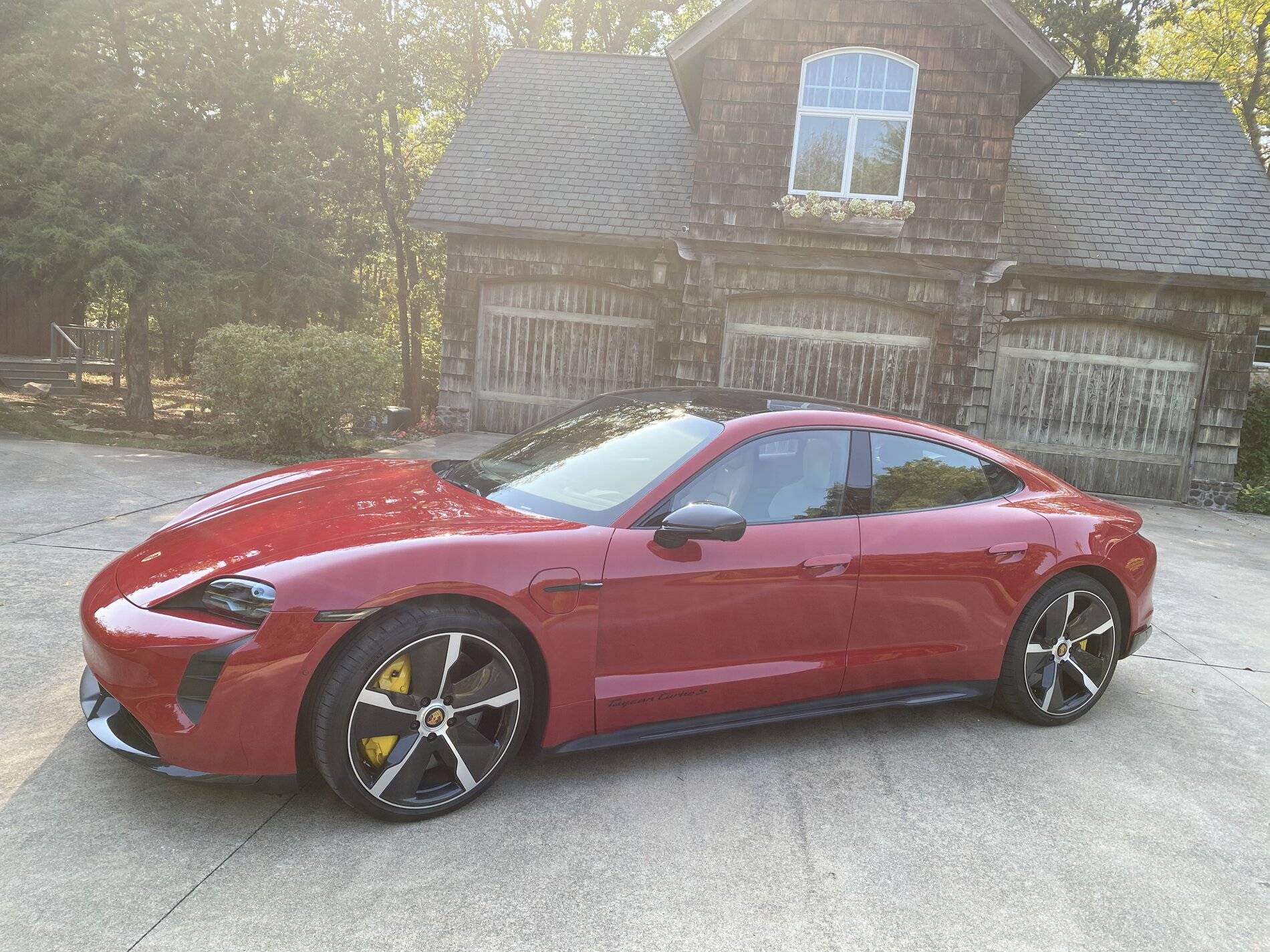 Porsche Taycan CARMINE RED Taycan Club A16E0EC4-1E0D-4B96-89B6-563378B3EFDC