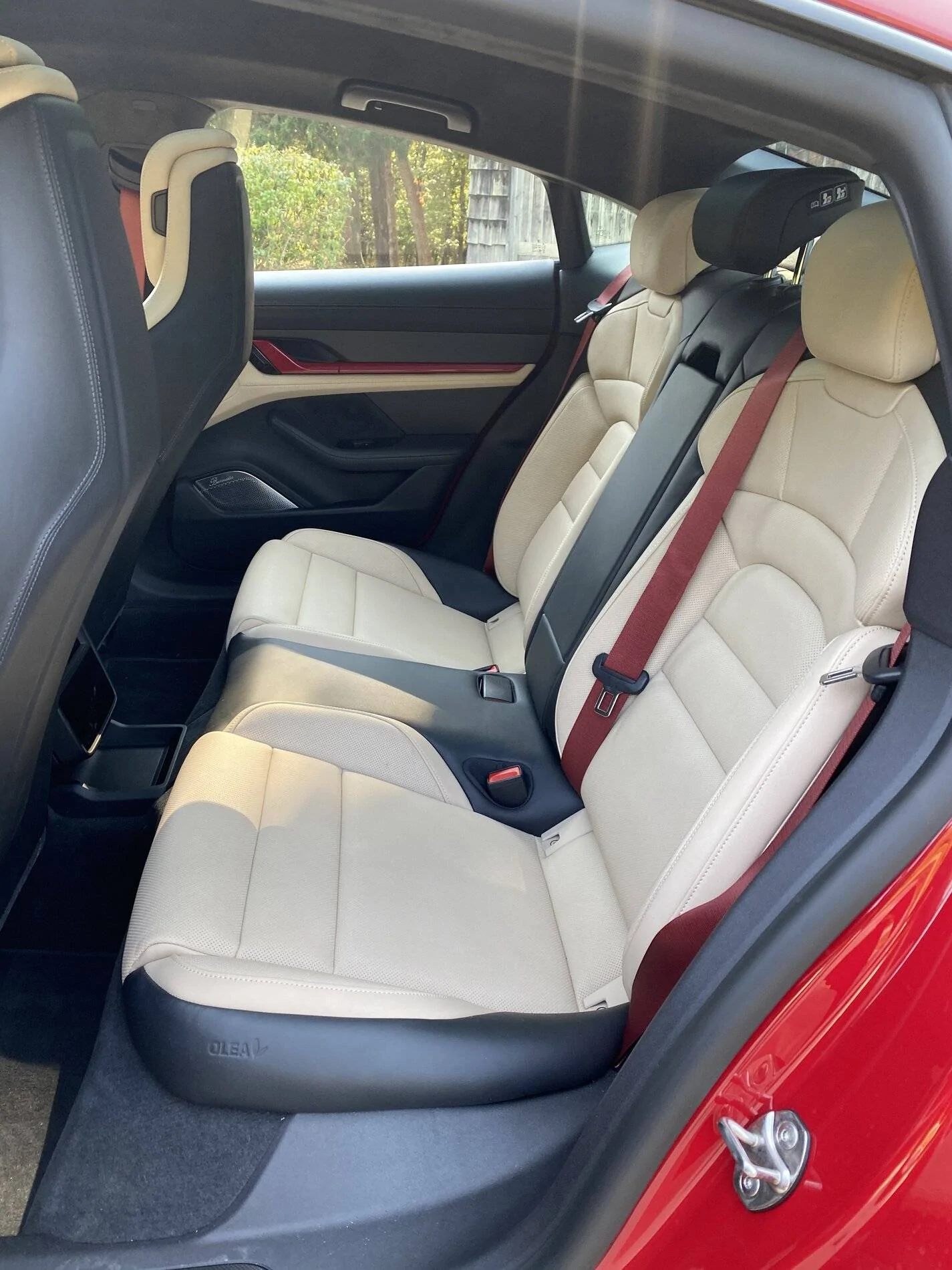 Porsche Taycan CARMINE RED Taycan Club 1E89382E-0944-494F-B887-39611262FF71