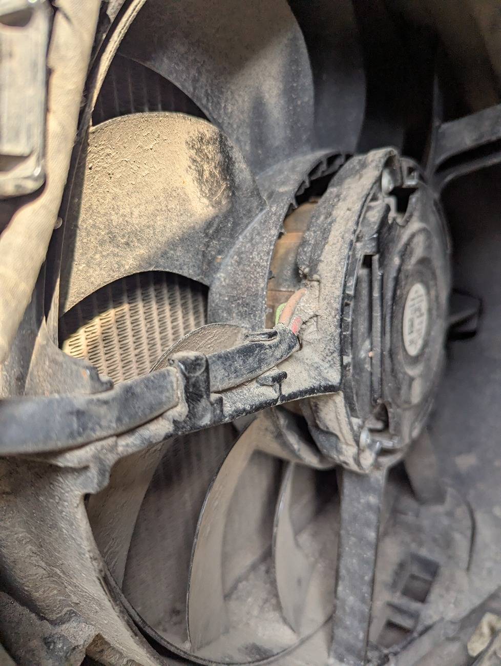 Porsche Taycan Unblock the fans on both radiators on right and left PXL_20250604_150521413