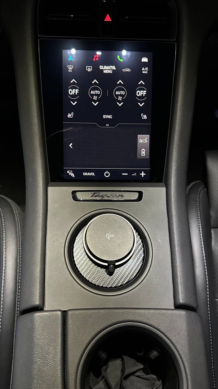 Porsche Taycan Phone holder solution near drivers display IMG_0073