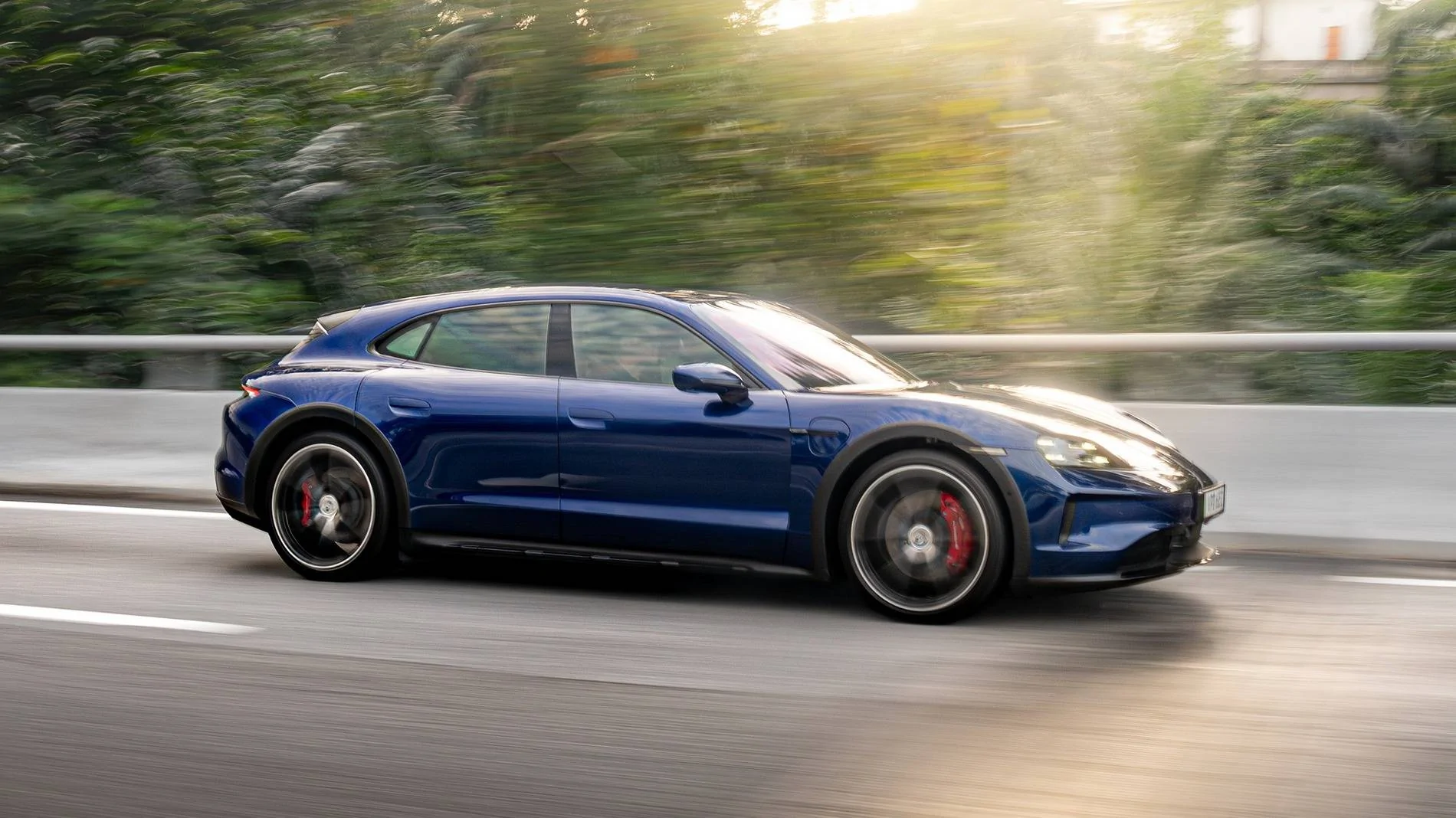 Porsche Taycan Taycan CT 4S MY config Porsche-Taycan-KL-Skyline-Shoot-10