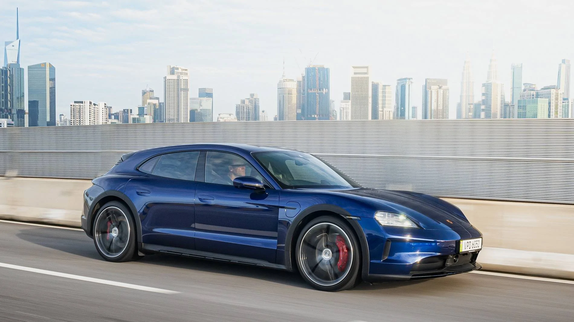 Porsche Taycan Taycan CT 4S MY config Porsche-Taycan-KL-Skyline-Shoot-13