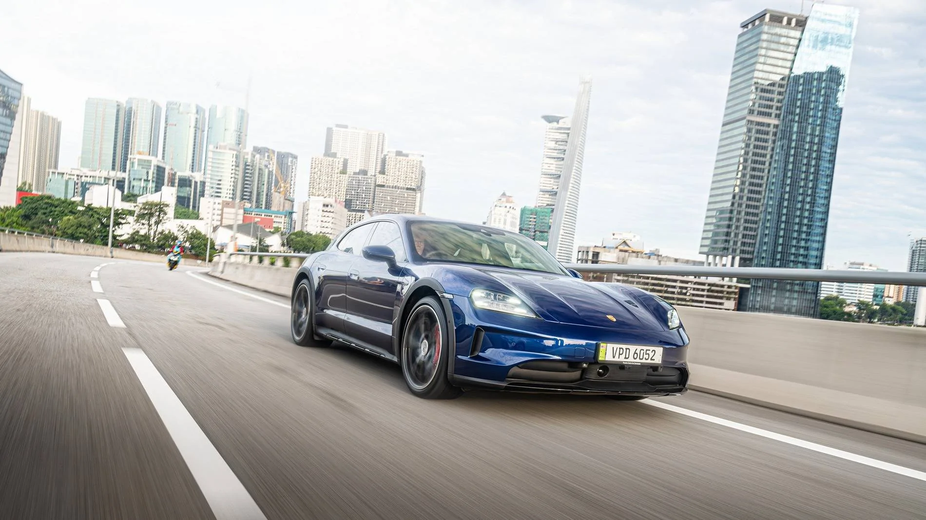 Porsche Taycan Taycan CT 4S MY config Porsche-Taycan-KL-Skyline-Shoot-16