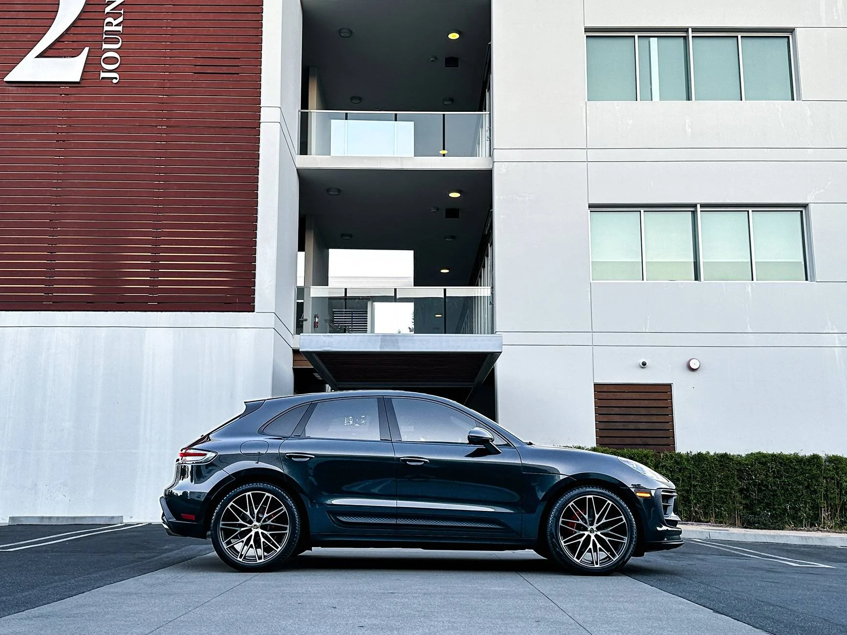 Porsche Taycan some people hold both taycan and 911 ? FFBE3FF4-E795-4A3E-AEC7-2B03EE058740