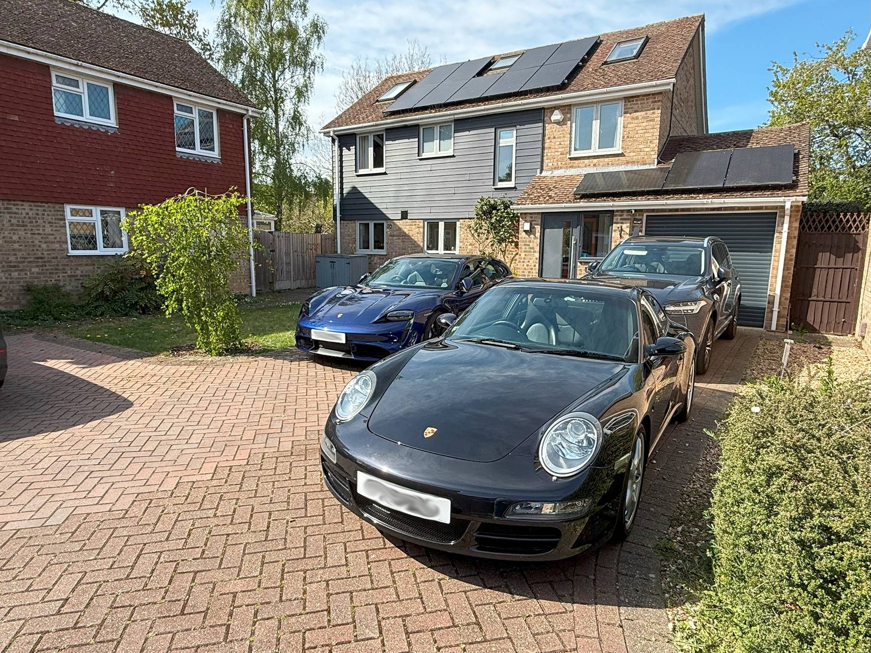 Porsche Taycan some people hold both taycan and 911 ? IMG_1383