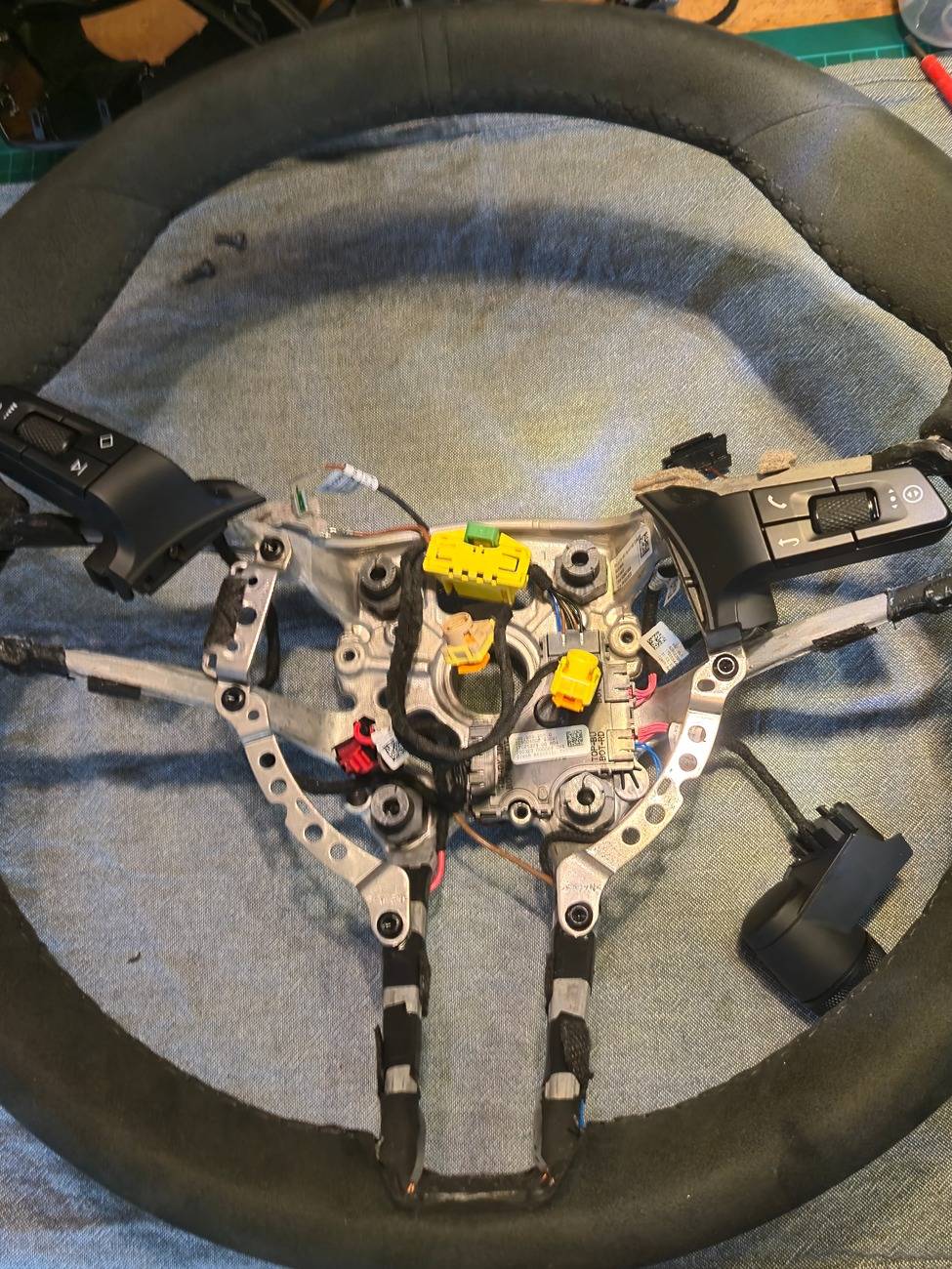 Porsche Taycan Anyone swapped a steering wheel over? 20250619_184046