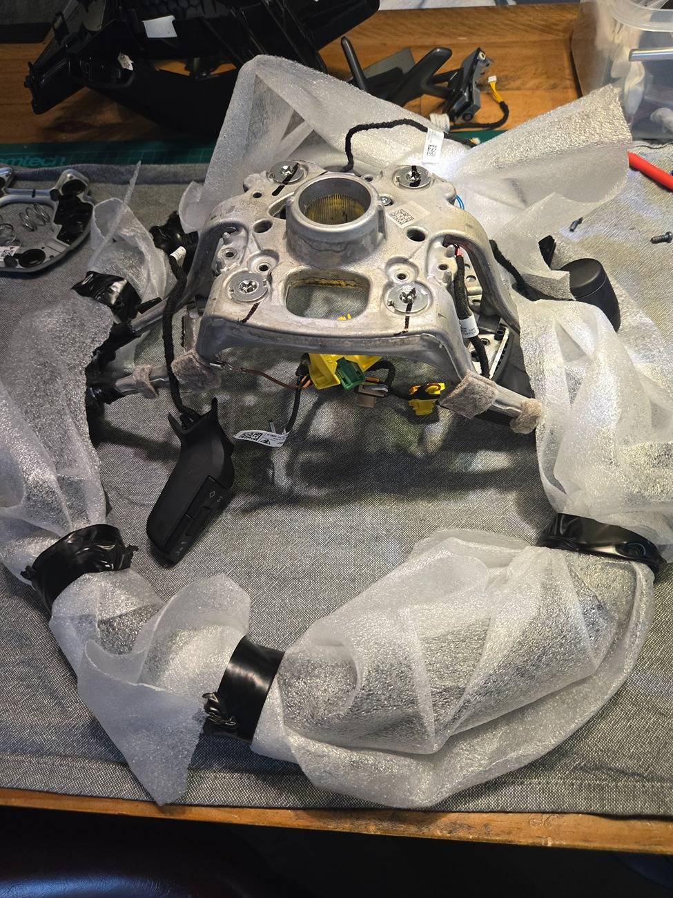 Porsche Taycan Anyone swapped a steering wheel over? 20250619_205759