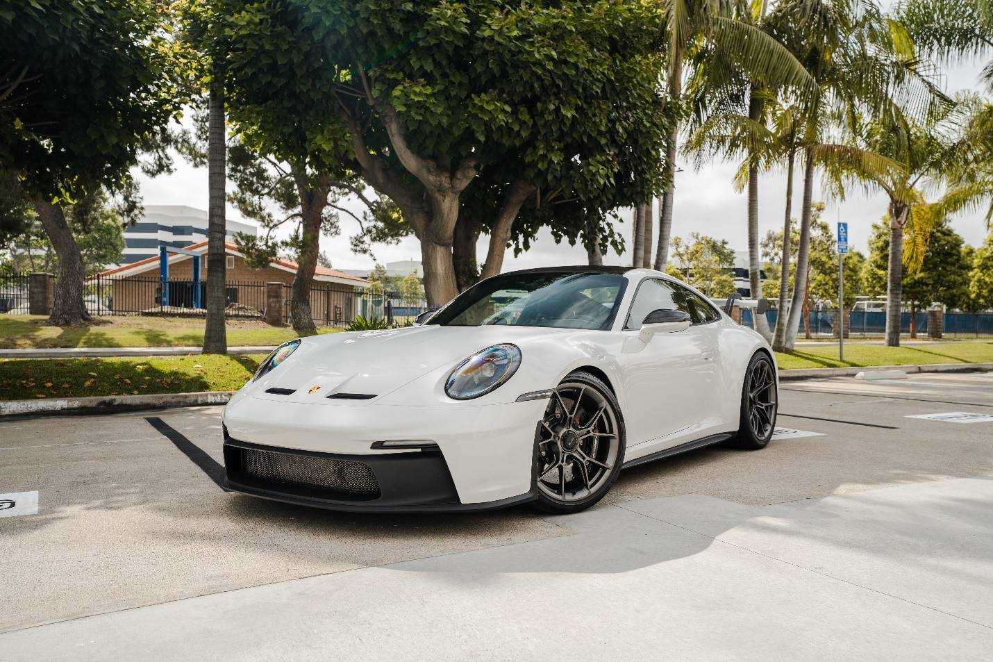 Porsche Taycan some people hold both taycan and 911 ? PFS full car saved