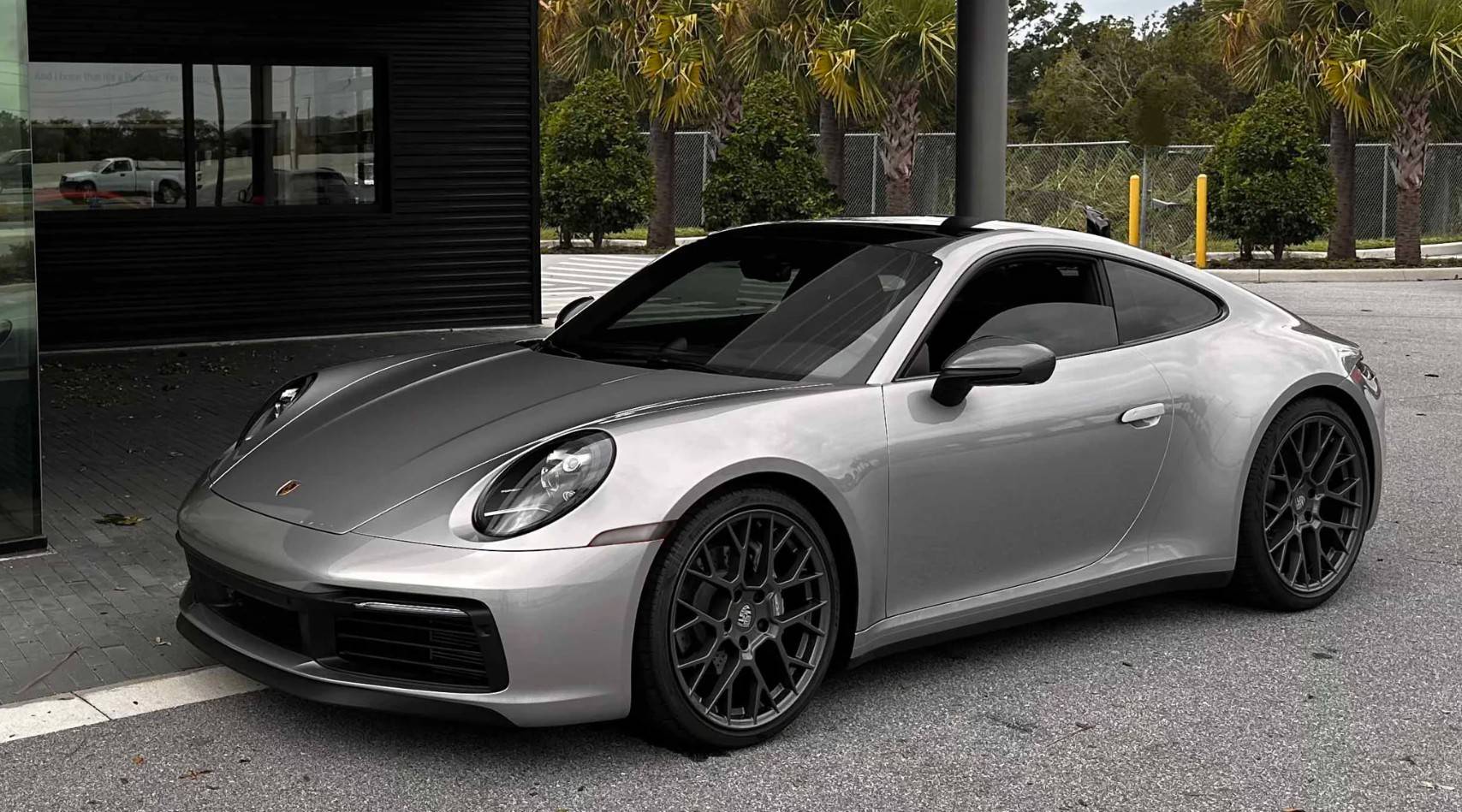 Porsche Taycan some people hold both taycan and 911 ? 2024 992.1 Carrera T M