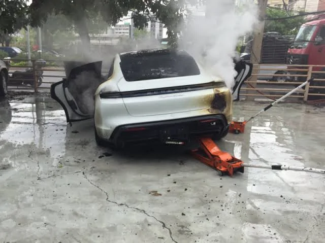Porsche Taycan German Taycan burns down in Belgium IMG_4823