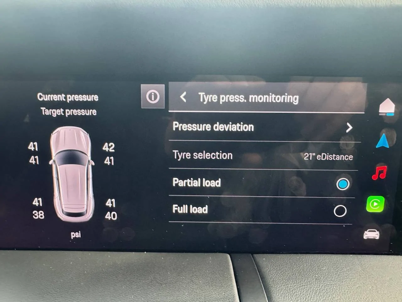Porsche Taycan J1.2 Taycan can't decide on recommended tyre pressure LK140 4365 6 - 2 (3)