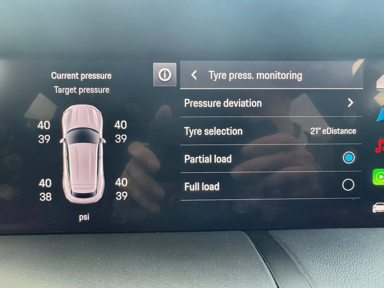 Porsche Taycan J1.2 Taycan can't decide on recommended tyre pressure LK140 4365 6 - 1 (14)