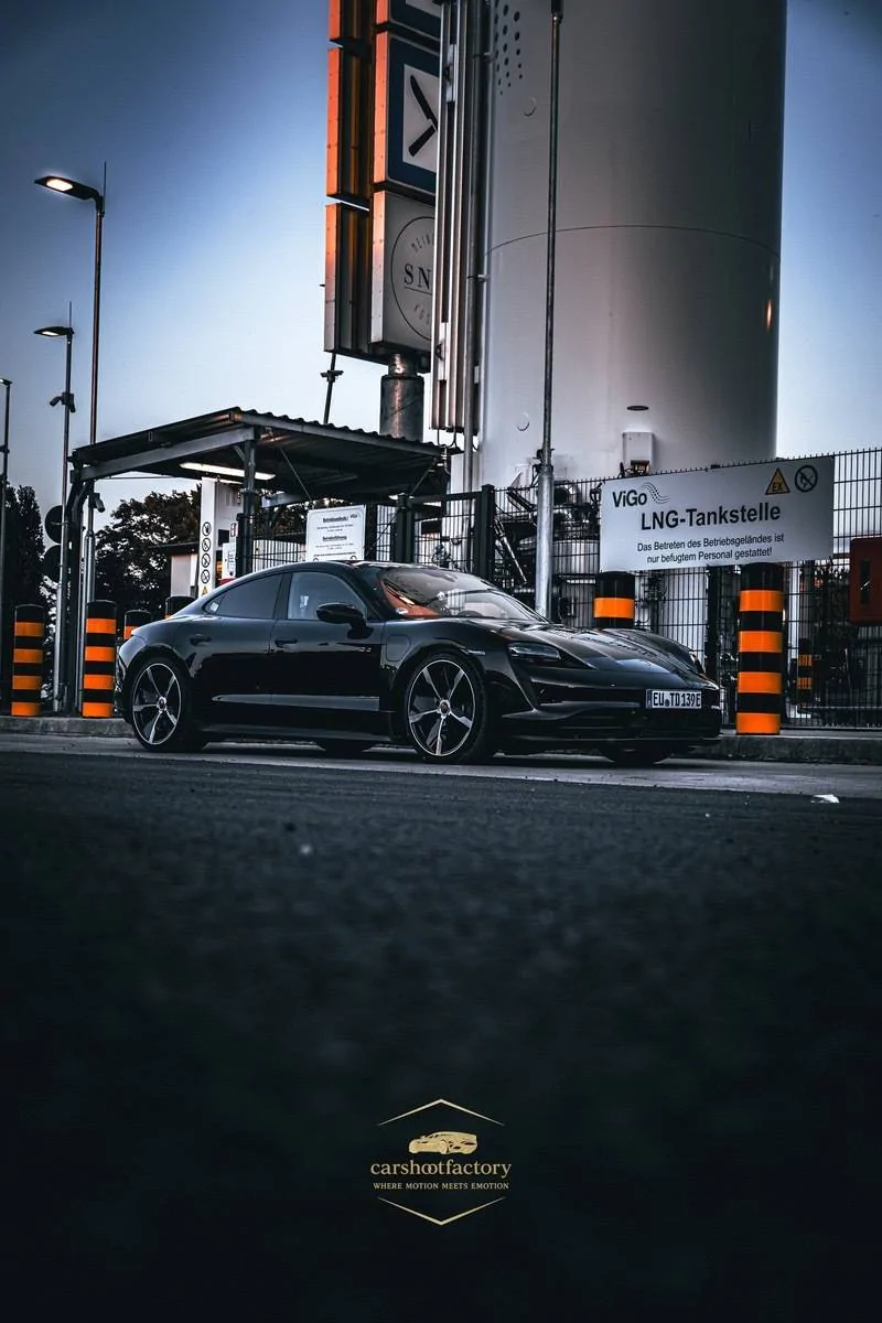 Porsche Taycan Members Say Hello Here! Foto 30.05.25, 21 08 27