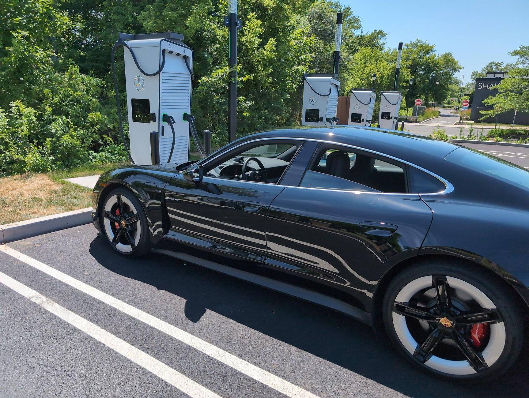 Porsche Taycan A Taycan on the Mercedes Charging Network taycan-at-mb-charger