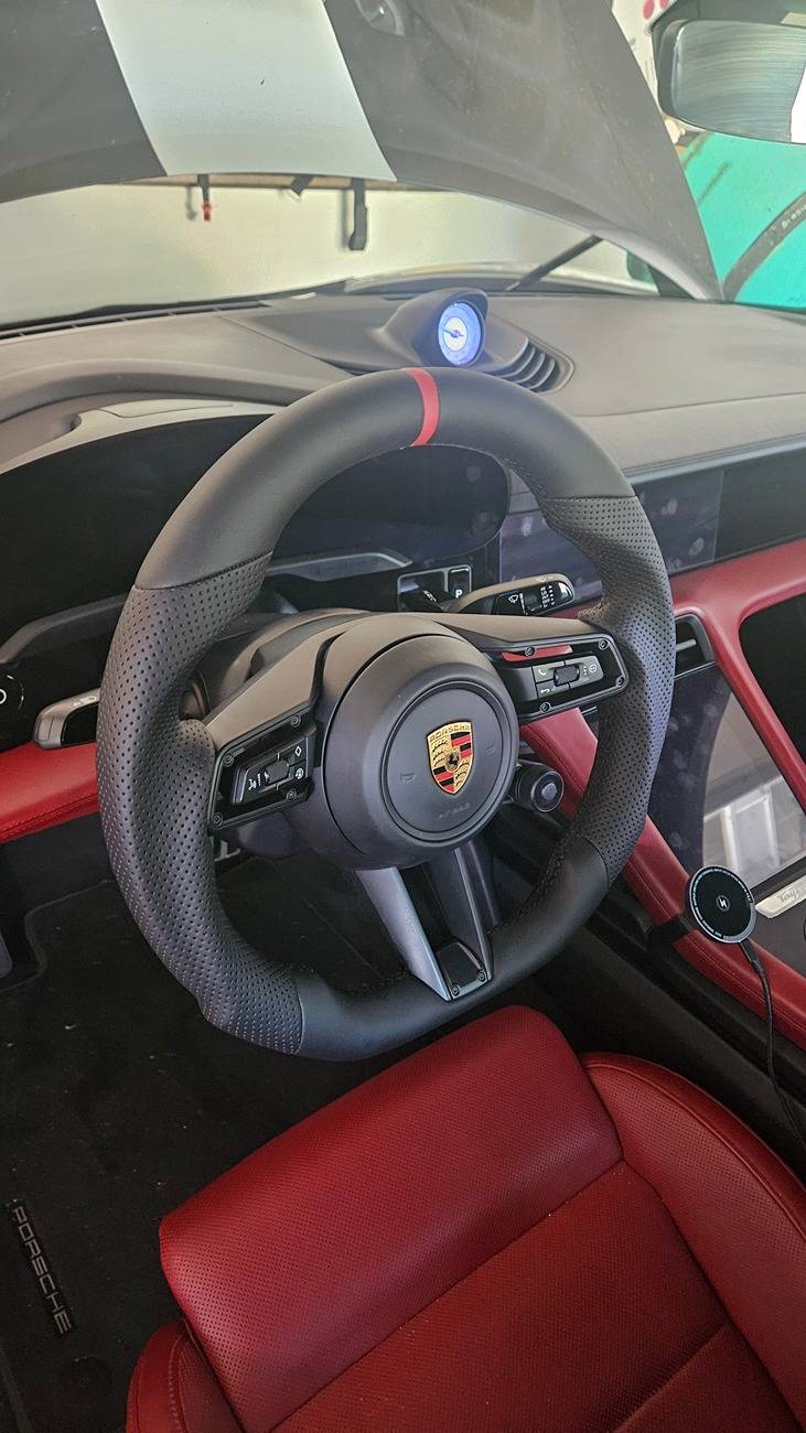 Porsche Taycan Anyone swapped a steering wheel over? 20250630_130216