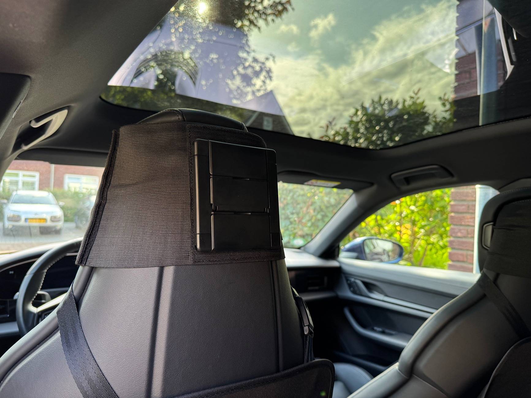 Porsche Taycan DIY: iPad / Tablet rear seat entertainment IMG_0045