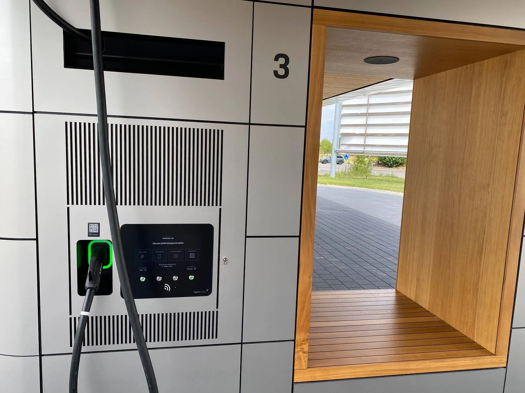 Porsche Taycan First Porsche Charging Lounge in Switzerland is now open - article IMG_9644
