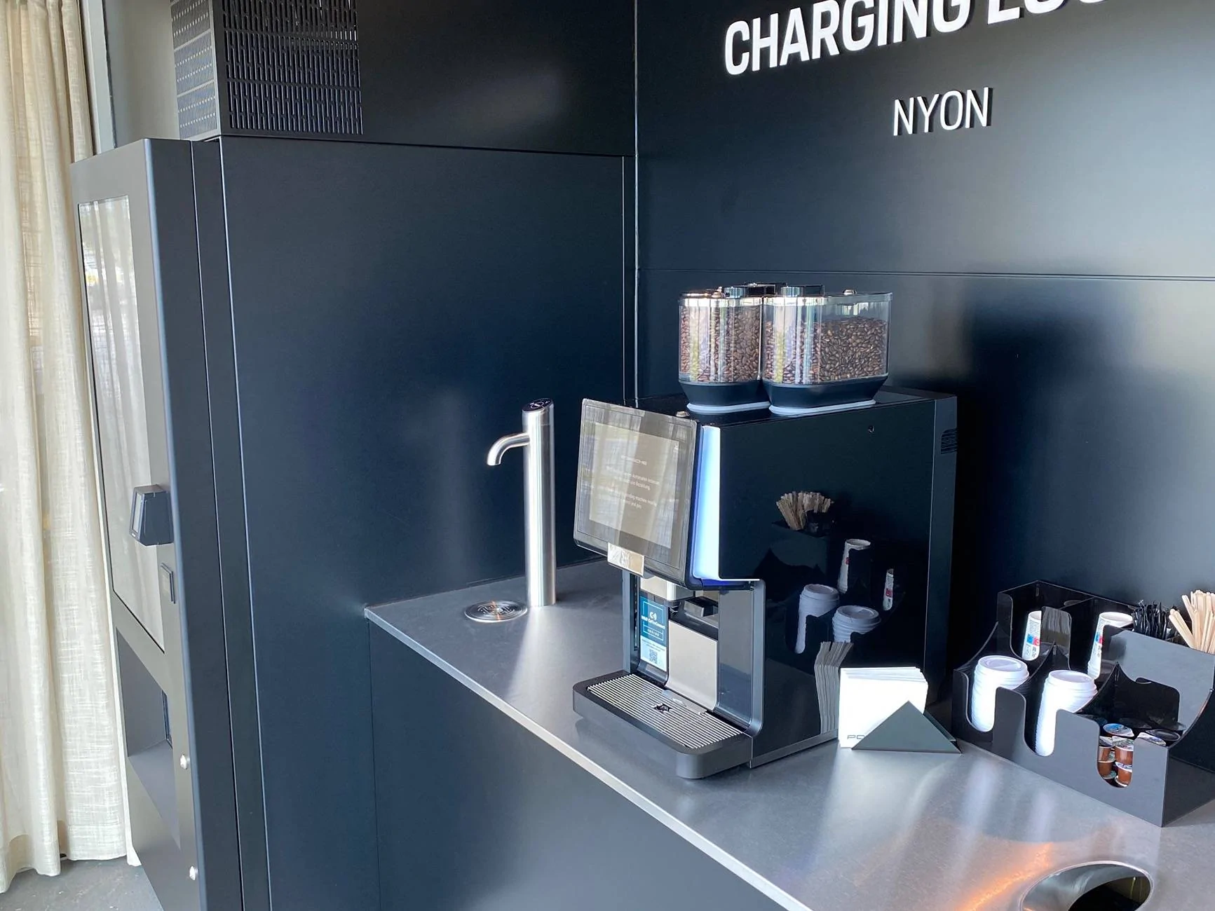 Porsche Taycan First Porsche Charging Lounge in Switzerland is now open - article IMG_9646