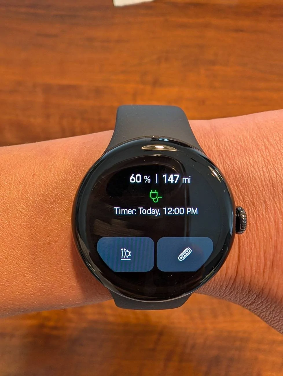 Porsche Taycan My Porsche App features on a Smartwatch PXL_20250718_173917931