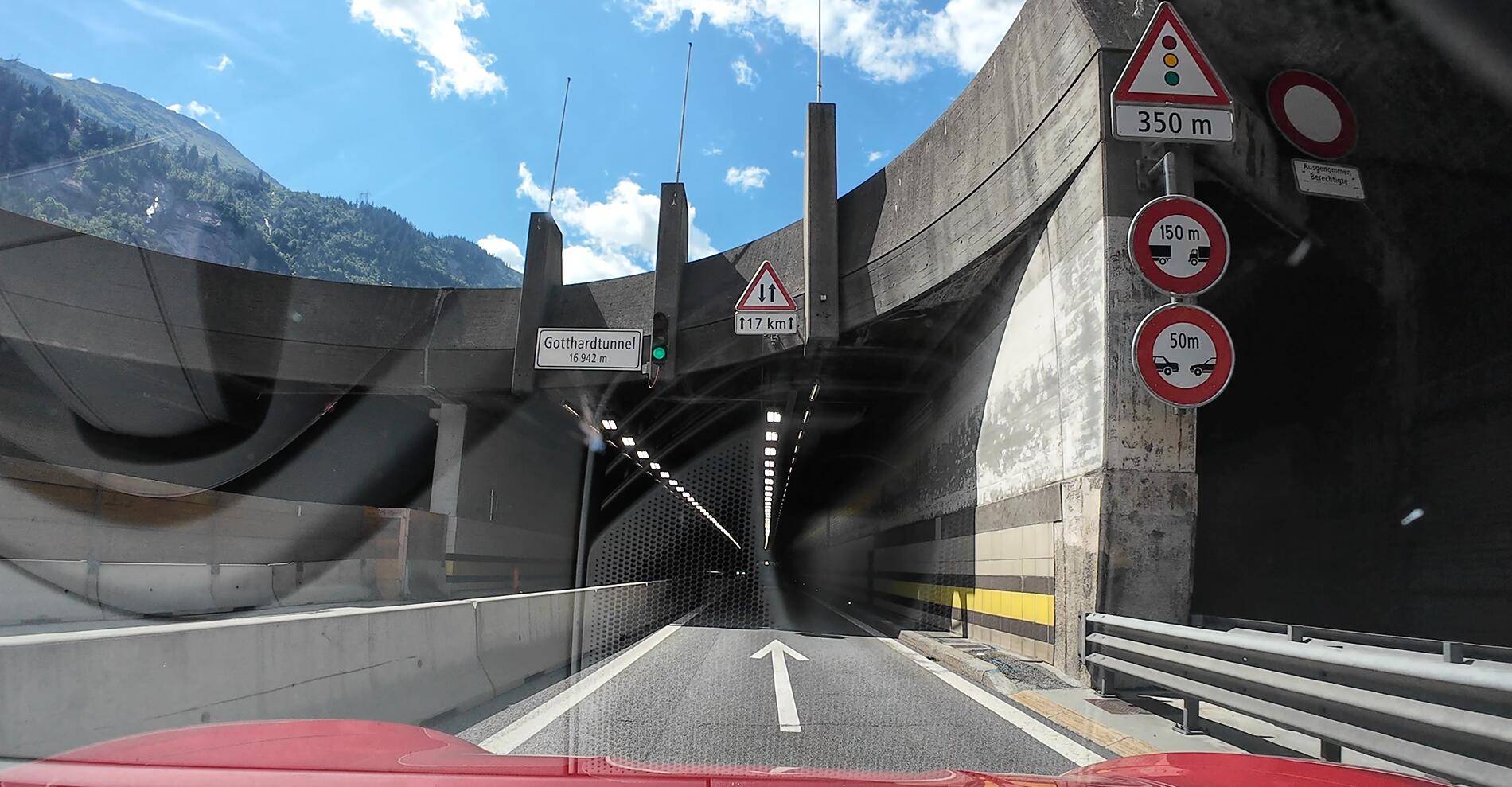 Porsche Taycan Porsche Drive - Alpine passes Gotthard tunel
