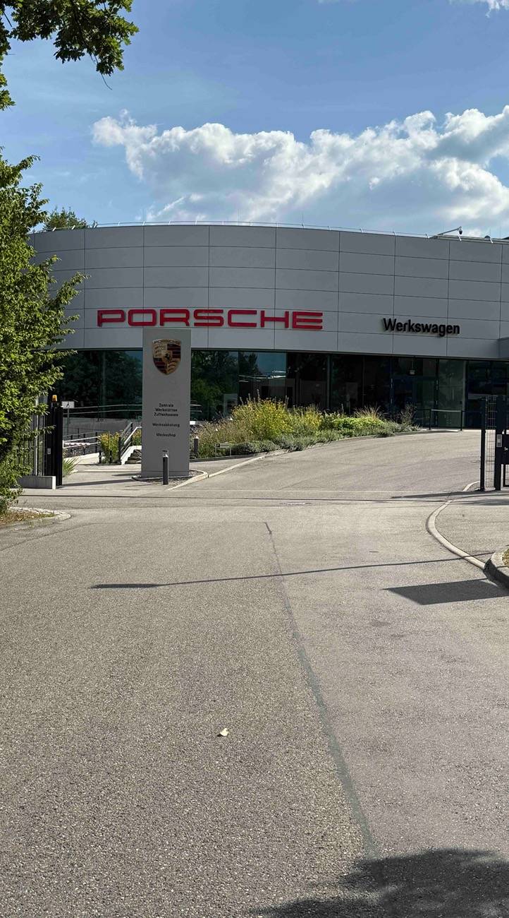 Porsche Taycan Porsche Drive - Alpine passes worksho