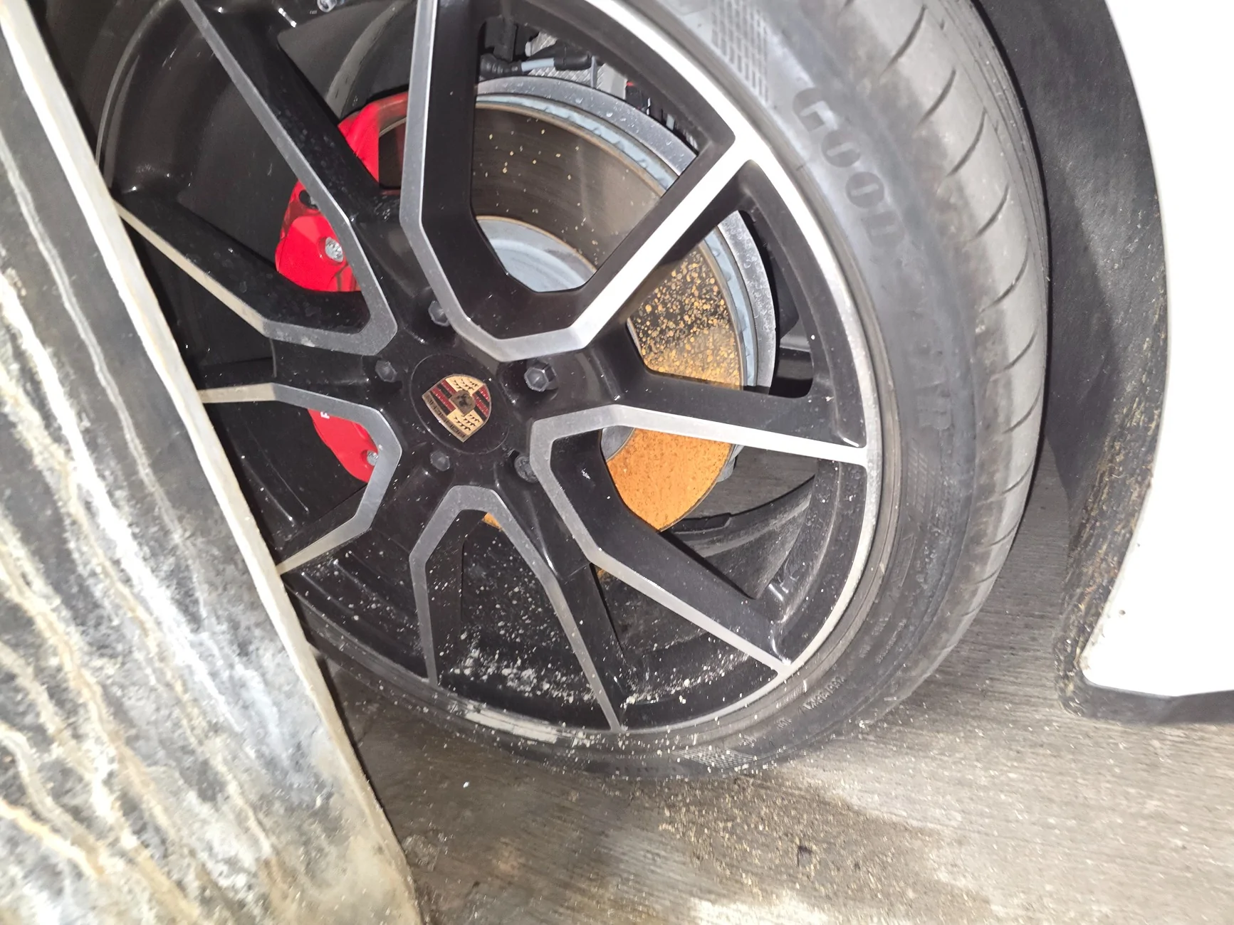Porsche Taycan Brake Disc rust advise?! 1000312511