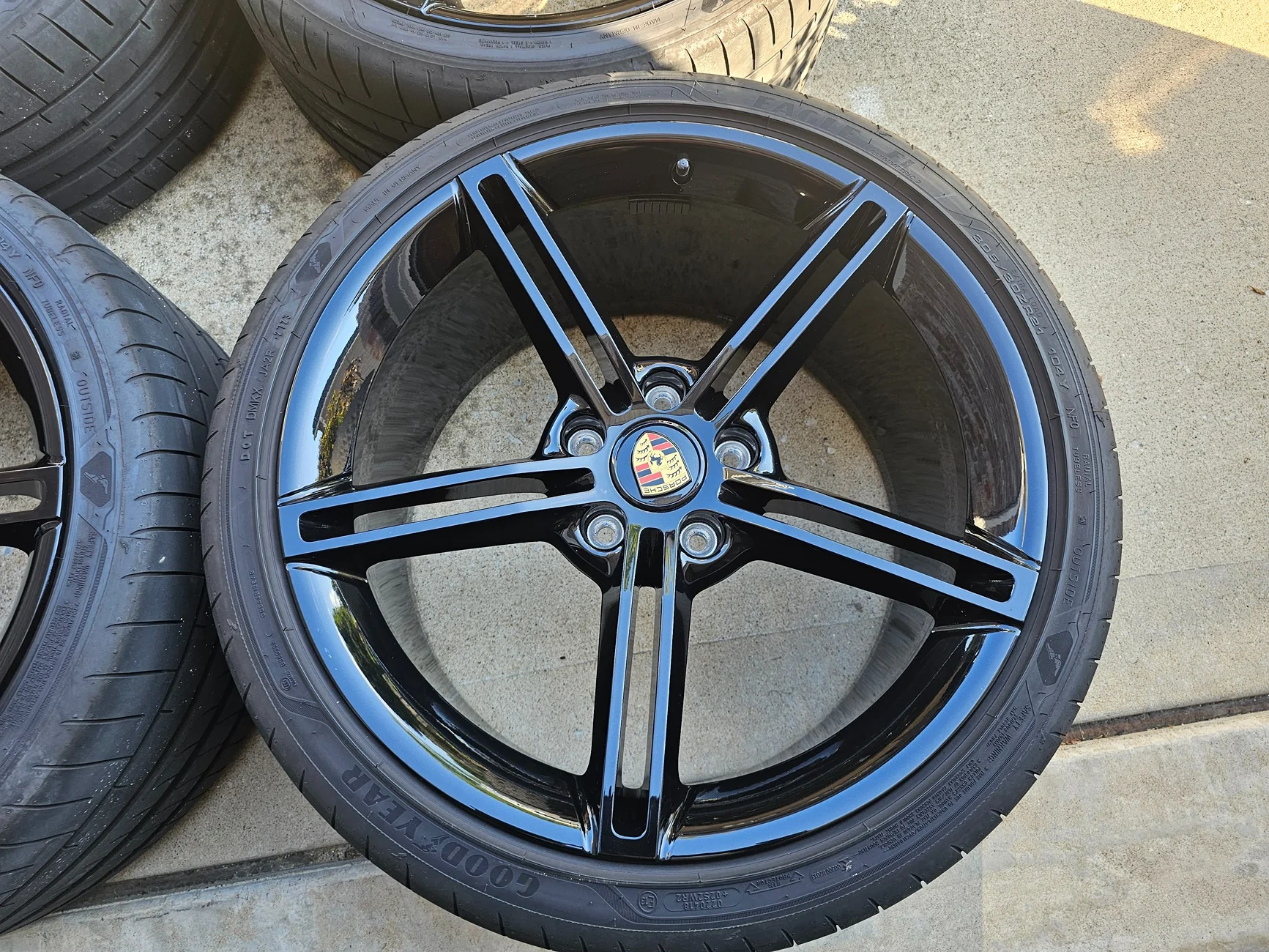 Porsche Taycan Taycan Mission E 21" Wheels in Black - Full Set 20250804_170855