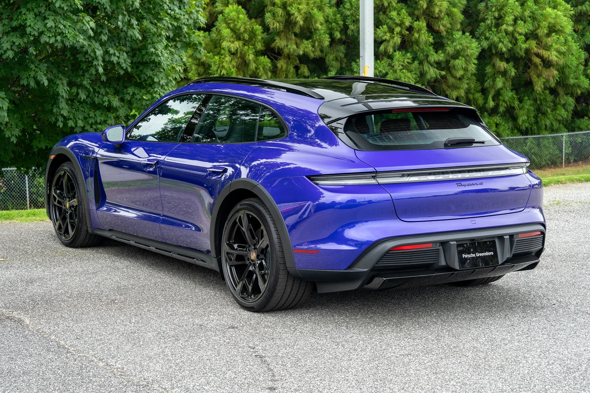 Porsche Taycan PURPLE SKY METALLIC Taycan Club IMG_4262